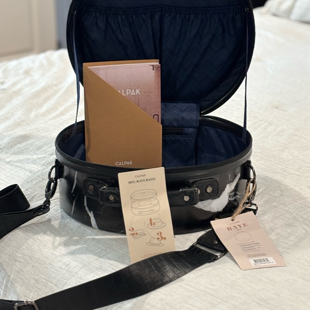 NWT Calpak hat travel bag/suitcase - Picture 3 of 6